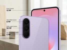Un smartphone violet photographié dans un studio, éclairage diffus, style photographie produit technique.