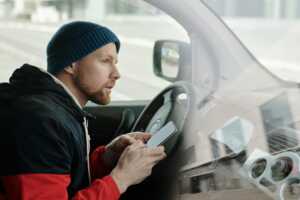 Le smartphone au volant; c'est non !