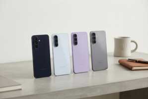 Plusieurs smartphones posés sur une table.