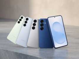 Quatre smartphones Samsung de couleurs différentes alignés sur une surface plane.