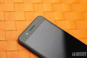 Le HTC Desire 728 photographié sous toutes les coutures