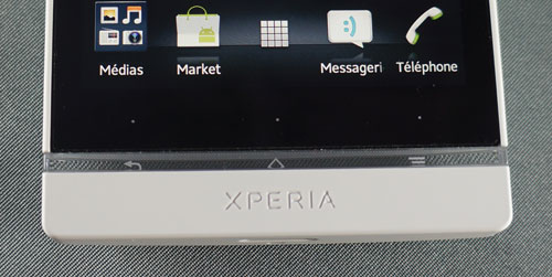 Sony Xperia S : tranche inférieure (vue de face)