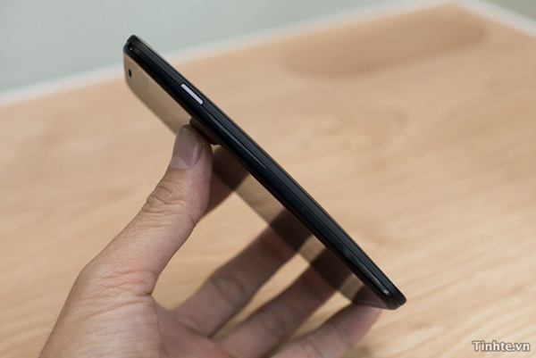 Motorola XT912A en fuite, android compact avec des caractéristiques haut de gamme