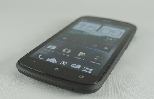 Test HTC One S : smartphone couché