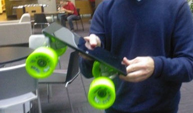 Tablette Microsoft Surface transformée en Skateboard