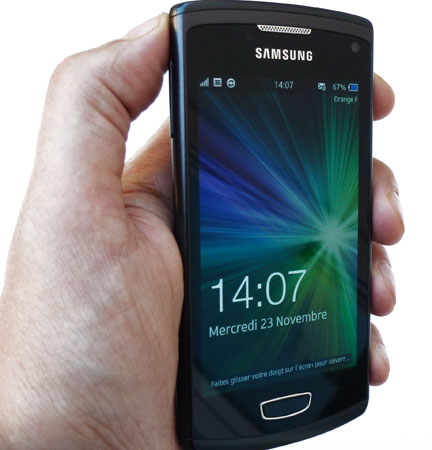 Test Samsung Galaxy Wave 3 processeur 1,4 GHz dos coulissant écran super amoled 4 pouces 5 mégapixels Bada 2.0 Live Panel Samsung Apps