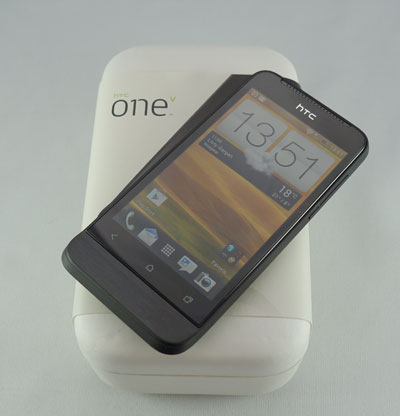 Test HTC One V : smartphone sur sa boite