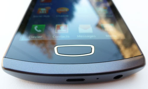 Test Samsung Galaxy Wave 3 processeur 1,4 GHz dos coulissant écran super amoled 4 pouces 5 mégapixels Bada 2.0 Live Panel Samsung Apps