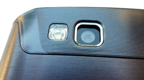 Test Samsung Galaxy Wave 3 processeur 1,4 GHz dos coulissant écran super amoled 4 pouces 5 mégapixels Bada 2.0 Live Panel Samsung Apps