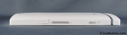 Sony Xperia S : tranche droite