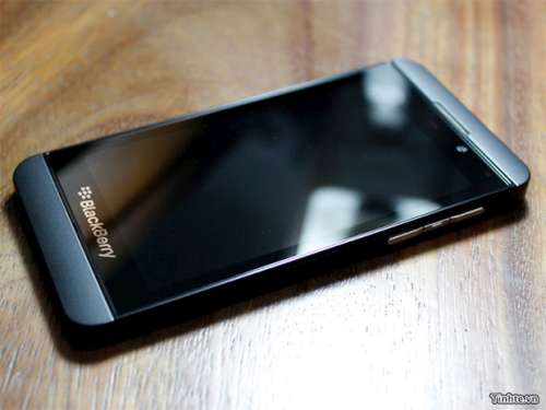 BlackBerry 10 L-Series : de belles photos du smartphone star en fuite