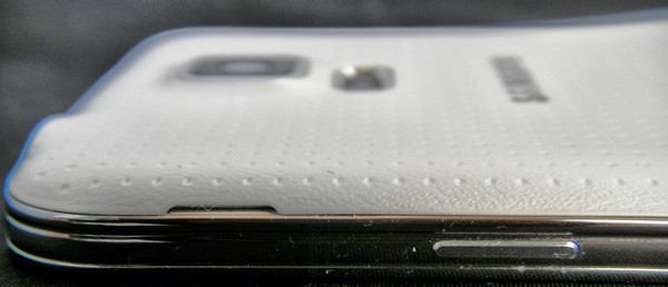 Samsung Galaxy S5 : côté droit