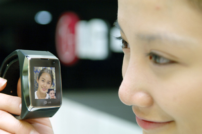 LG dévoile une montre téléphone tactile 3G