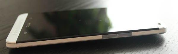 HTC One : côté droit