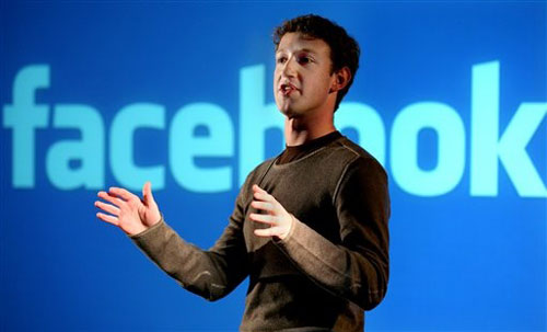 Facebook Phone : le PDG Mark Zuckerberg dément les rumeurs