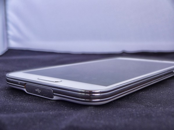 Samsung Galaxy S5 design
