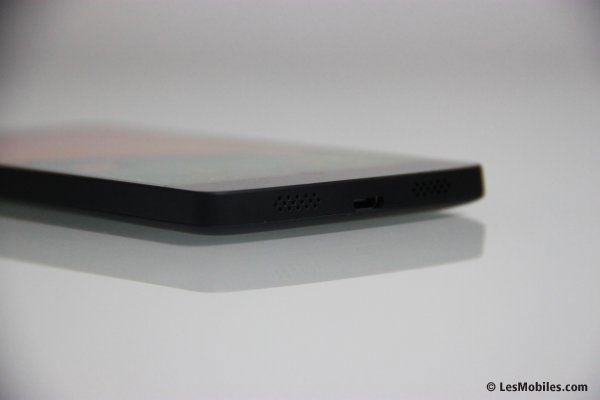 Vue de la tranche inférieure du Nexus 5