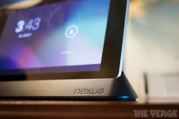 Google Nexus 7 : un dock rudimentaire pour la fin du mois
