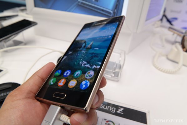 Samsung Z1 : le premier smartphone sous Tizen fait encore faux bond ?