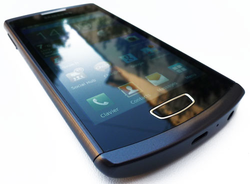 Test Samsung Galaxy Wave 3 processeur 1,4 GHz dos coulissant écran super amoled 4 pouces 5 mégapixels Bada 2.0 Live Panel Samsung Apps