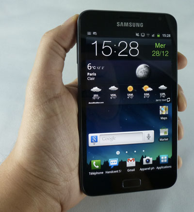 Samsung Galaxy Note test mi-tablette mi-smartphone écran tactile super amoled 5,3 pouces stylet s pen