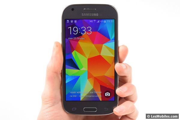 Test du Samsung Galaxy Ace 4 : un petit smartphone 4G qui brille surtout par son écran
