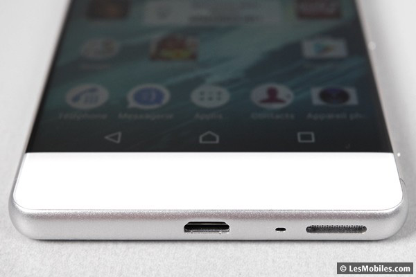 Sony Xperia XA : microUSB et haut-parleur