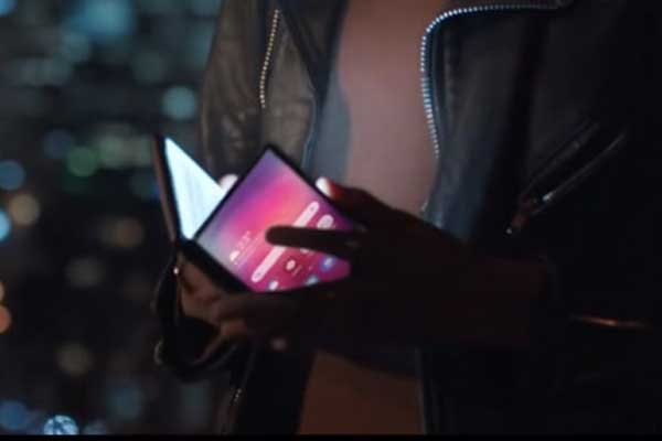 Le Samsung Galaxy Z Fold 3 aura un capteur photo sous l’écran, c’est confirmé par une vidéo