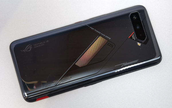 Dos de l'Asus ROH Phone 5s Pro