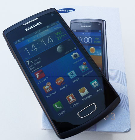 Test Samsung Galaxy Wave 3 processeur 1,4 GHz dos coulissant écran super amoled 4 pouces 5 mégapixels Bada 2.0 Live Panel Samsung Apps