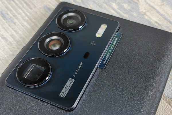 ZTE AXOn 40 Ultra details 2