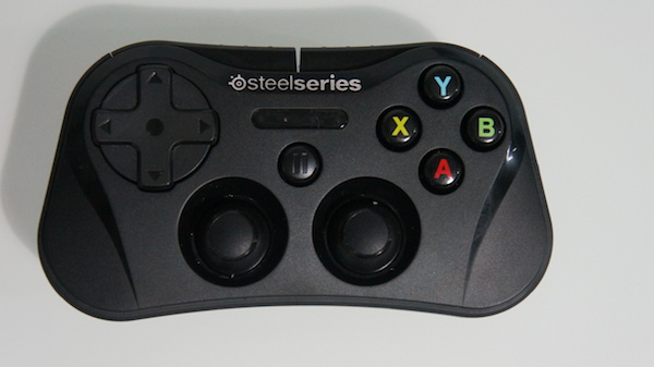 Steelseries Stratus : avant