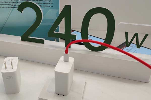 MWC 2022 : Préparez-vous à recharger complètement votre smartphone en seulement 15 min voire moins avec les prochains chargeurs realme et Oppo