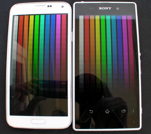 Samsung Galaxy S5 : comparatif écran Sony Xperia Z1