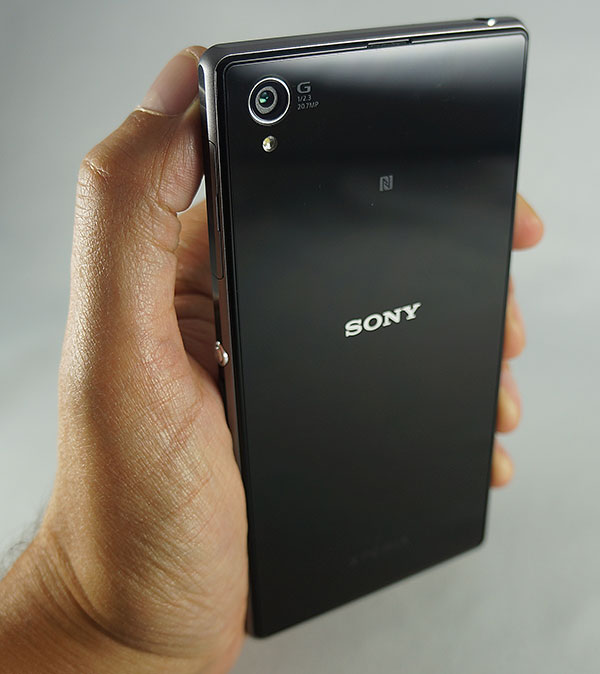 Sony Xperia Z1 : vue du dos du smartphone