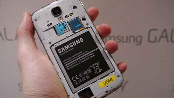 Samsung Galaxy S4 : Samsung remplace les batteries défectueuses