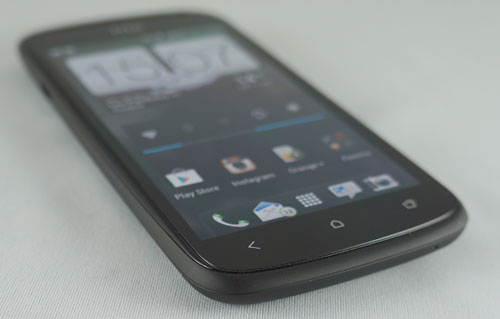 Test HTC One S : smartphone couché