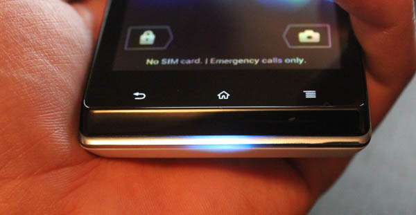 Sony Xperia J : touches