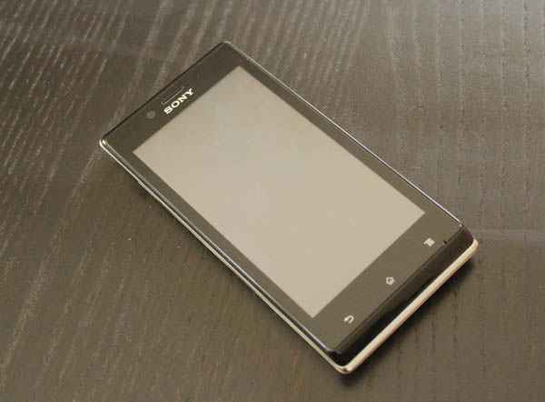 Sony Xperia J : vue de face