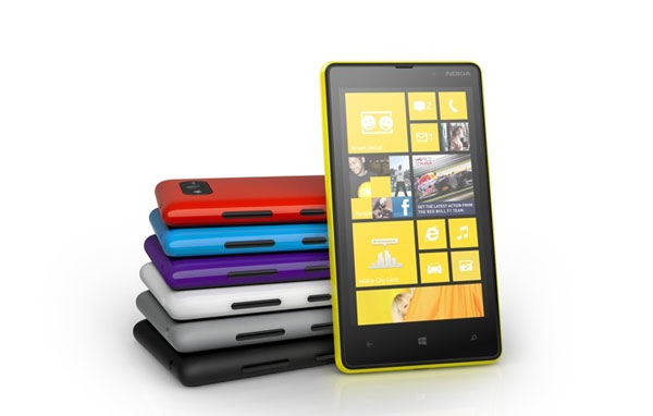 Nokia Lumia 820 : un milieu de gamme sous Windows Phone 8