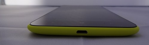 Nokia Lumia 1320 : tranche inférieure