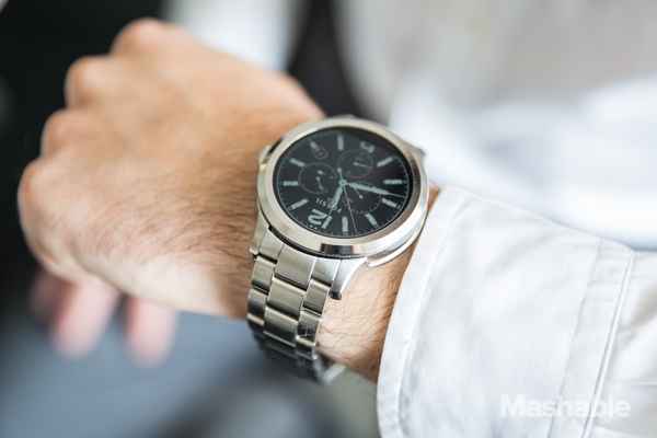 Fossil présente ses premiers accessoires connectés, dont une montre Android Wear