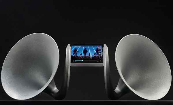Gramohorn II pour HTC One : un bel accessoire pour mélomanes aisés