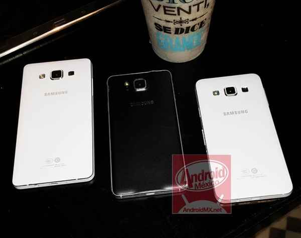 Les Samsung Galaxy A3 et A5 posent à côté du Galaxy Alpha