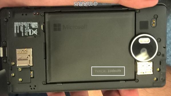 Microsoft Lumia 950 XL : une nouvelle photo dévoile ce qu'il cache sous son capot