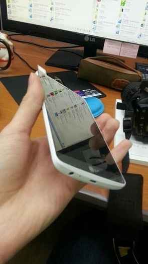 LG G3 : des photos présentent le smartphone de face et de dos
