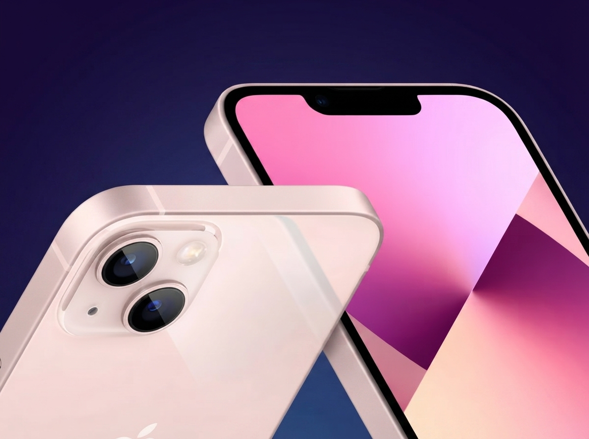 Deux smartphones iPhone 13 roses sur fond bleu.