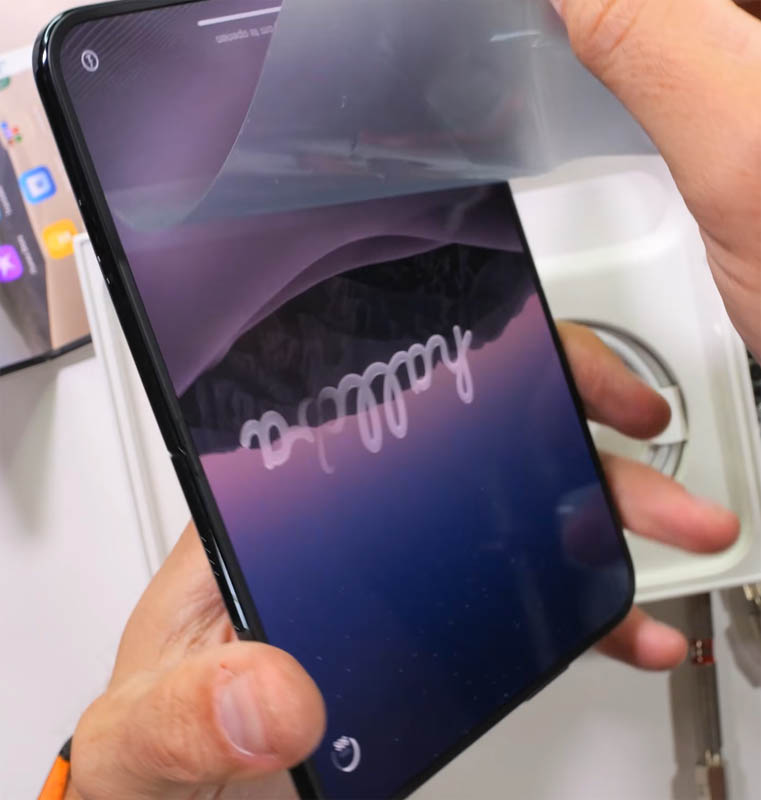 iPhone Duo JerryRigEverything protection ecran
