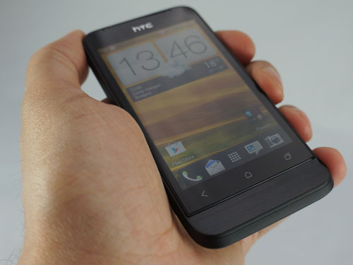 Test HTC One V : boutons sensitifs sous l'écran
