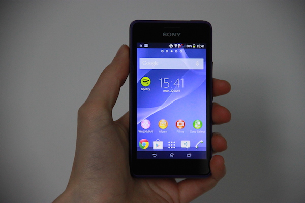 Test du Sony Xperia E1 : un smartphone aux allures de jouet pour enfant